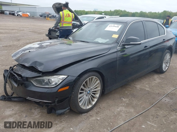 2013 BMW 3 Series 328i xDrive z VIN WBA3B3C55DF536295, wystawiony jako IAAI lot #42199448 z przebiegiem Nie podano mil oraz . Historia ofert i sprzedaży dostępna na DreamBid. Obrazek 2.