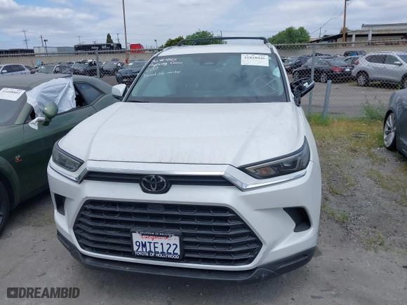 2024 Toyota Grand Highlander XLE with VIN 5TDAAAA55RS013662, listed as a IAAI auction lot 41828046 with 6,202 mi miles. Bid and sale history available at carsss.com. Image 12.