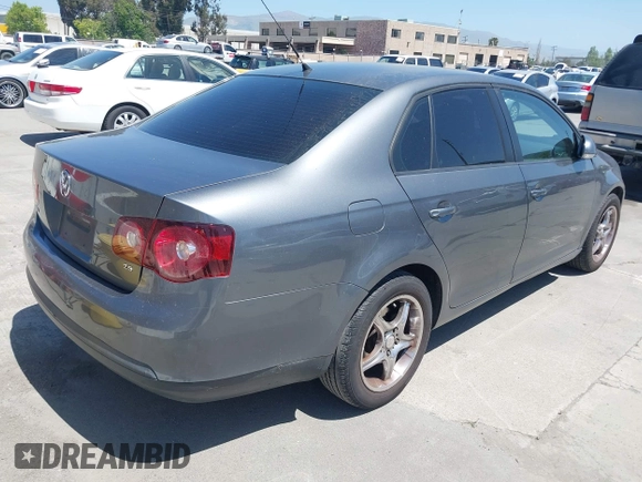 2010 Volkswagen Jetta SE with VIN 3VWRZ7AJ9AM153873, listed as a IAAI auction lot 42212777 with 126,158 mi miles and . Bid and sale history available at DreamBid. Image 4.