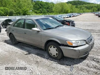 2000 Toyota Camry CE z VIN 4T1BG22K5YU013891, wystawiony jako Copart lot #56693255 z przebiegiem 248 922 mil mil oraz Szkoda całkowita • Salvage title. Historia ofert i sprzedaży dostępna na DreamBid. Obrazek 4.