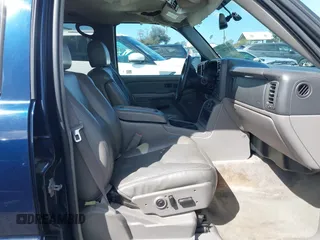 2004 Chevrolet Suburban LT with VIN 3GNEC16T24G290321, listed as a IAAI auction lot 41807808 with 176,964 mi miles. Bid and sale history available at carsss.com. Image 5.