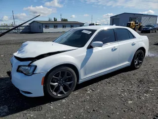2021 Chrysler 300 S z VIN 2C3CCABG9MH546113, wystawiony jako Copart lot #57721265 z przebiegiem 60 865 mil mil oraz Szkoda całkowita • Salvage title. Historia ofert i sprzedaży dostępna na DreamBid. Obrazek 1.