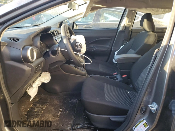 2023 Nissan Versa S z VIN 3N1CN8DV4PL872667, wystawiony jako Copart lot #87870005 z przebiegiem 17 702 mil mil oraz Szkoda całkowita • Salvage title. Historia ofert i sprzedaży dostępna na DreamBid. Obrazek 7.