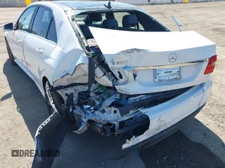 2013 Mercedes-Benz E-Class E 350 Luxury with VIN WDDHF5KB7DA739935, listed as a IAAI auction lot 41847836 with 136,783 mi miles. Bid and sale history available at carsss.com. Image 6.