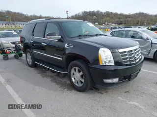 2007 Cadillac Escalade z VIN 1GYFK63837R424460, wystawiony jako IAAI lot #41859862 z przebiegiem 138 690 mil mil oraz . Historia ofert i sprzedaży dostępna na DreamBid. Obrazek 1.