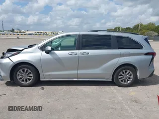 2021 Toyota Sienna XLE with VIN 5TDYRKEC2MS072800, listed as a IAAI auction lot 41918739 with 47,921 mi miles and . Bid and sale history available at DreamBid. Image 14.