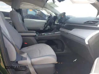 2025 Toyota Sienna LE z VIN 5TDKRKEC2SS233830, wystawiony jako IAAI lot #42012062 z przebiegiem 2 451 mil mil oraz . Historia ofert i sprzedaży dostępna na DreamBid. Obrazek 5.
