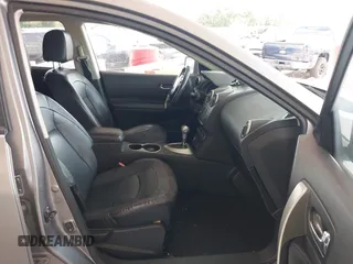 2012 Nissan Rogue S z VIN JN8AS5MV8CW400492, wystawiony jako IAAI lot #42133478 z przebiegiem 161 601 mil mil oraz . Historia ofert i sprzedaży dostępna na DreamBid. Obrazek 5.