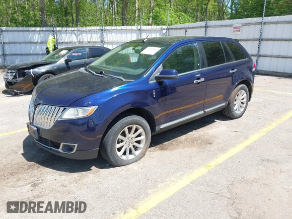 2011 Lincoln MKX z VIN 2LMDJ8JKXBBJ25103, wystawiony jako IAAI lot #42297567 z przebiegiem 122 135 mil mil oraz . Historia ofert i sprzedaży dostępna na DreamBid. Obrazek 2.