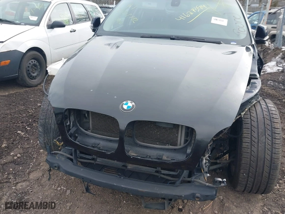 2011 BMW X6 35i with VIN 5UXFG2C58BLX08487, listed as a IAAI auction lot 41627394 with 999,999 mi miles. Bid and sale history available at carsss.com. Image 11.