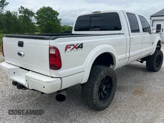 2014 Ford F-250 XL z VIN 1FT7W2BT2EEA07462, wystawiony jako Copart lot #56959795 z przebiegiem 327 167 mil mil oraz Czysty tytuł • Clean title. Historia ofert i sprzedaży dostępna na DreamBid. Obrazek 4.