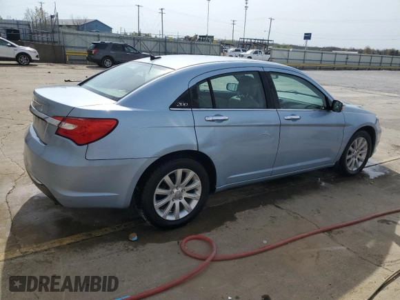2014 Chrysler 200 Limited z VIN 1C3CCBCG9EN172972, wystawiony jako Copart lot #53242875 z przebiegiem 173 383 mil mil oraz Szkody całkowita. Historia ofert i sprzedaży dostępna na DreamBid. Obrazek 3.