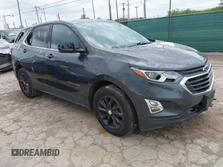 2020 Chevrolet Equinox LT z VIN 2GNAXKEV9L6105008, wystawiony jako IAAI lot #42114279 z przebiegiem 147 489 mil mil oraz . Historia ofert i sprzedaży dostępna na DreamBid. Obrazek 1.