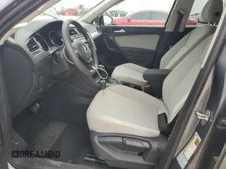 2021 Volkswagen Tiguan S z VIN 3VV1B7AX9MM012624, wystawiony jako Copart lot #55589435 z przebiegiem 61 343 mil mil oraz Szkoda całkowita • Salvage title. Historia ofert i sprzedaży dostępna na DreamBid. Obrazek 7.