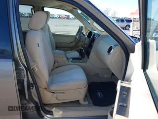 2006 Ford Explorer XLT with VIN 1FMEU73E66UB73562, listed as a IAAI auction lot 41923362 with 157,899 mi miles. Bid and sale history available at carsss.com. Image 5.