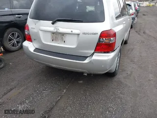 2005 Toyota Highlander with VIN JTEDP21A050085215, listed as a IAAI auction lot 41807809 with 133,953 mi miles. Bid and sale history available at carsss.com. Image 13.
