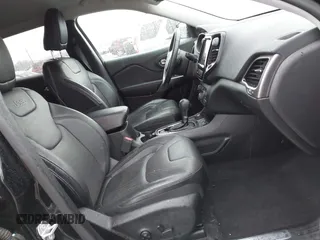 2019 Jeep Cherokee Limited with VIN 1C4PJMDX4KD251190, listed as a IAAI auction lot 41971282 with 28,207 mi miles and . Bid and sale history available at DreamBid. Image 5.