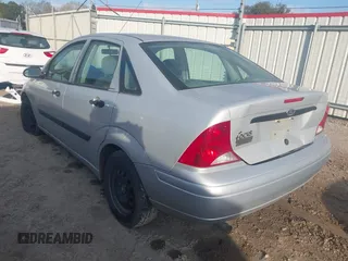 2001 Ford Focus LX with VIN 1FAFP33P21W309425, listed as a IAAI auction lot 41482071 with 86,943 mi miles and . Bid and sale history available at carsss.com. Image 3.