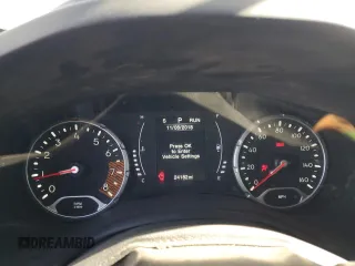 2020 Jeep Renegade Latitude z VIN ZACNJABB5LPL31806, wystawiony jako Copart lot #57179345 z przebiegiem 24 182 mil mil oraz Szkoda całkowita • Salvage title. Historia ofert i sprzedaży dostępna na DreamBid. Obrazek 9.