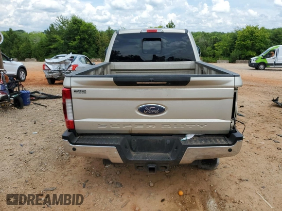 2017 Ford F-250 Lariat z VIN 1FT7W2BTXHEC94053, wystawiony jako Copart lot #61049155 z przebiegiem 57 994 mil mil oraz Szkoda całkowita • Salvage title. Historia ofert i sprzedaży dostępna na DreamBid. Obrazek 6.