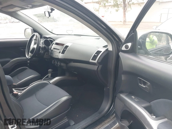 2008 Mitsubishi Outlander SE z VIN JA4LS31W28Z013040, wystawiony jako IAAI lot #42422285 z przebiegiem 155 225 mil mil oraz . Historia ofert i sprzedaży dostępna na DreamBid. Obrazek 5.