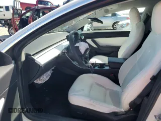 2020 Tesla Model 3 Standard Range Plus z VIN 5YJ3E1EA5LF741093, wystawiony jako Copart lot #52891695 z przebiegiem 59 168 mil mil oraz Szkoda całkowita • Salvage title. Historia ofert i sprzedaży dostępna na DreamBid. Obrazek 7.