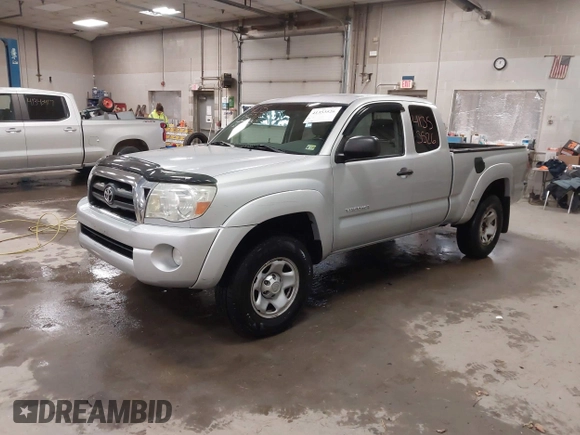 2005 Toyota Tacoma PreRunner z VIN 5TETU62N15Z064813, wystawiony jako IAAI lot #41353526 z przebiegiem 172 318 mil mil oraz . Historia ofert i sprzedaży dostępna na DreamBid. Obrazek 17.