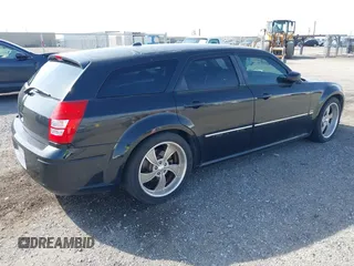 2005 Dodge Magnum RT with VIN 2D4GV58225H613701, listed as a IAAI auction lot 41848852 with 200,633 mi miles. Bid and sale history available at carsss.com. Image 4.
