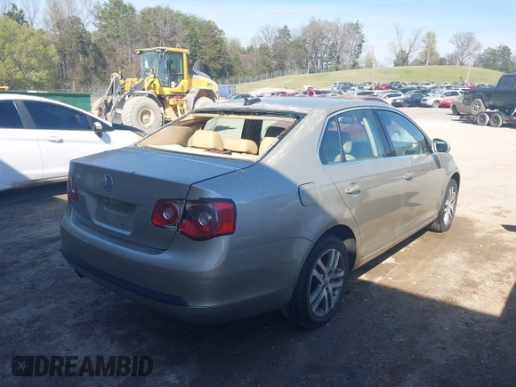 2005 Volkswagen Jetta 2.5L с VIN 3VWDF71K85M645201, выставлен на аукционе IAAI как лот 41913644 с пробегом 256 822 миль миль и . История ставок и продаж доступна на DreamBid. Изображение 4.