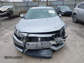 2017 Honda Civic LX z VIN 2HGFC2F51HH562496, wystawiony jako IAAI lot #41524243 z przebiegiem Nie podano mil oraz . Historia ofert i sprzedaży dostępna na DreamBid. Obrazek 11.