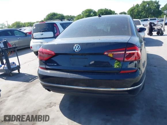 2018 Volkswagen Passat SE z VIN 1VWBA7A38JC013471, wystawiony jako IAAI lot #41997868 z przebiegiem 104 060 mil mil oraz . Historia ofert i sprzedaży dostępna na DreamBid. Obrazek 16.