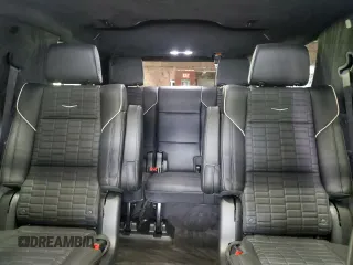 2024 Cadillac Escalade AWD V-Series z VIN 1GYS4HK92RR234960, wystawiony jako Copart lot #51802235 z przebiegiem 16 034 mil mil oraz Nie do naprawy. Historia ofert i sprzedaży dostępna na DreamBid. Obrazek 10.