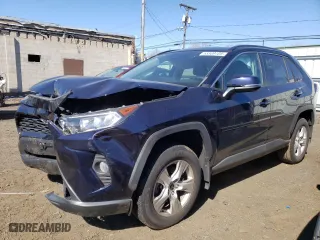 2021 Toyota RAV4 XLE with VIN 2T3P1RFV7MW177570, listed as a Copart auction lot 53309105 with 33,729 mi miles and Salvage Title. Bid and sale history available at carsss.com. Image 1.