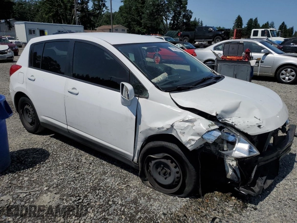 2011 Nissan Versa S z VIN 3N1BC1CP4BL433182, wystawiony jako Copart lot #59386335 z przebiegiem 174 762 mil mil oraz Szkoda całkowita • Salvage title. Historia ofert i sprzedaży dostępna na DreamBid. Obrazek 4.