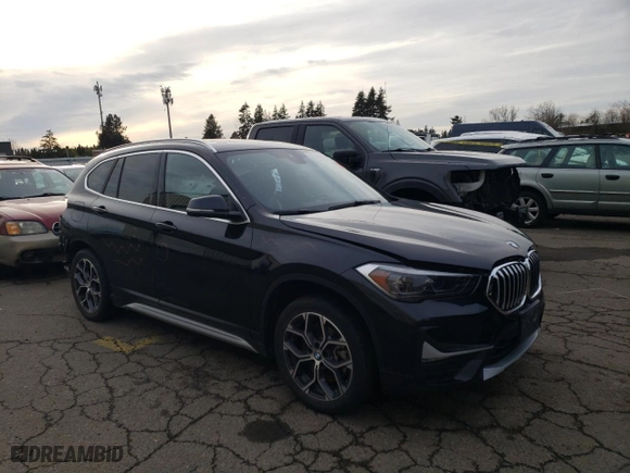 2020 BMW X1 xDrive28i with VIN WBXJG9C02L5P82408, listed as a Copart auction lot 43805615 with 23,111 mi miles and Salvage Title. Bid and sale history available at carsss.com. Image 4.