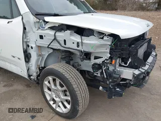 2021 Jeep Renegade Islander z VIN ZACNJDBB3MPM13536, wystawiony jako IAAI lot #41907857 z przebiegiem 28 599 mil mil oraz . Historia ofert i sprzedaży dostępna na DreamBid. Obrazek 6.