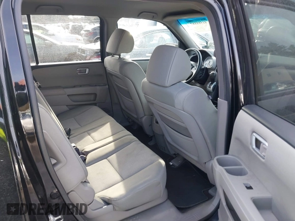 2011 Honda Pilot LX with VIN 5FNYF4H20BB073355, listed as a IAAI auction lot 41588887 with 146,867 mi miles. Bid and sale history available at carsss.com. Image 8.