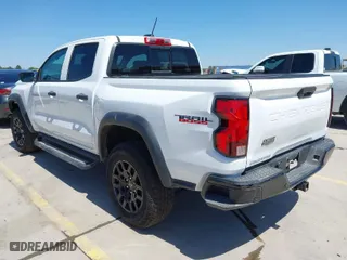 2024 Chevrolet Colorado 4WD Trail Boss with VIN 1GCPTEEK9R1161760, listed as a IAAI auction lot 41959105 with 2,516 mi miles. Bid and sale history available at carsss.com. Image 3.