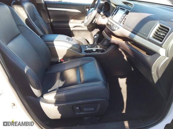 2019 Toyota Highlander SE with VIN 5TDJZRFH0KS571466, listed as a IAAI auction lot 41822970 with 57,639 mi miles. Bid and sale history available at carsss.com. Image 5.