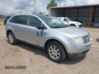 2010 Lincoln MKX z VIN 2LMDJ6JC8ABJ30277, wystawiony jako IAAI lot #42368664 z przebiegiem 149 984 mil mil oraz . Historia ofert i sprzedaży dostępna na DreamBid. Obrazek 1.