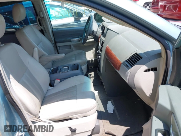 2008 Chrysler Town & Country Touring with VIN 2A8HR54P28R760003, listed as a IAAI auction lot 42464375 with 154,354 mi miles and . Bid and sale history available at DreamBid. Image 5.