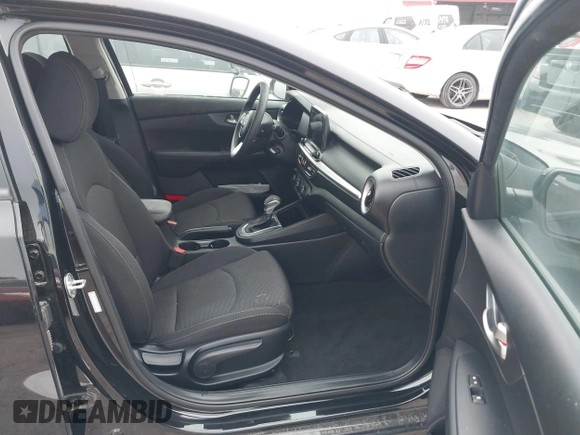 2020 Kia Forte LXS z VIN 3KPF24AD6LE257852, wystawiony jako IAAI lot #42361136 z przebiegiem 59 107 mil mil oraz . Historia ofert i sprzedaży dostępna na DreamBid. Obrazek 5.