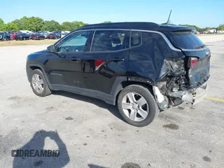 2022 Jeep Compass Latitude with VIN 3C4NJCBB6NT229344, listed as a IAAI auction lot 41686958 with 40,696 mi miles and . Bid and sale history available at carsss.com. Image 3.