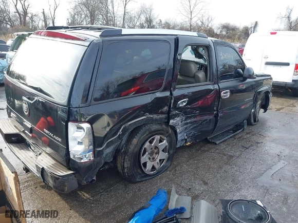 2002 Cadillac Escalade with VIN 1GYEK63N12R220623, listed as a IAAI auction lot 41043714 with 227,937 mi miles. Bid and sale history available at carsss.com. Image 4.