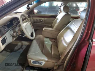 1998 Cadillac DeVille z VIN 1G6KD54Y3WU754718, wystawiony jako Copart lot #60068175 z przebiegiem 64 498 mil mil oraz Czysty tytuł • Clean title. Historia ofert i sprzedaży dostępna na DreamBid. Obrazek 7.