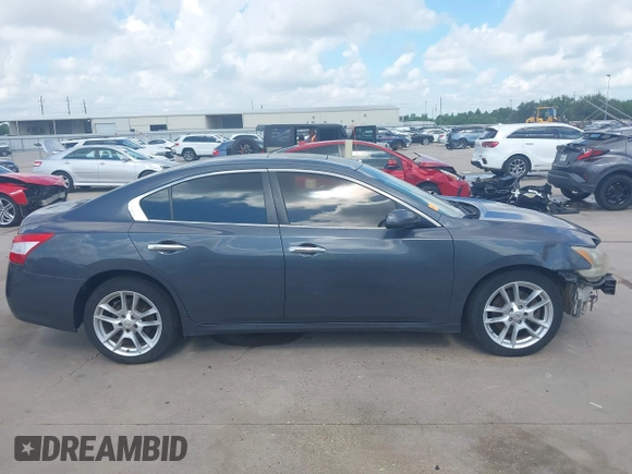 2010 Nissan Maxima SV z VIN 1N4AA5AP5AC820574, wystawiony jako IAAI lot #42427315 z przebiegiem 235 213 mil mil oraz . Historia ofert i sprzedaży dostępna na DreamBid. Obrazek 13.