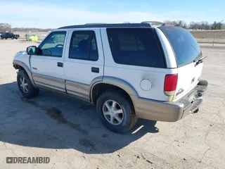 2001 Oldsmobile Bravada with VIN 1GHDT13W512107415, listed as a IAAI auction lot 41678324 with 256,968 mi miles. Bid and sale history available at carsss.com. Image 3.