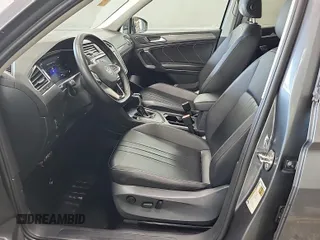 2024 Volkswagen Tiguan SE z VIN 3VV3B7AX7RM106937, wystawiony jako IAAI lot #42845192 z przebiegiem 32 134 mil mil oraz . Historia ofert i sprzedaży dostępna na DreamBid. Obrazek 9.