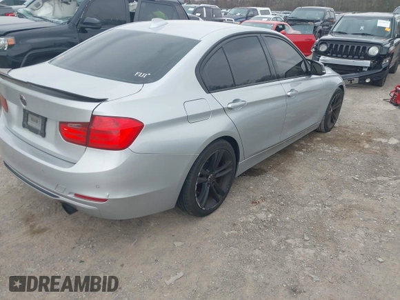 2013 BMW 3 Series 335i с VIN WBA3A9C50DF476559, выставлен на аукционе IAAI как лот 41723123 с пробегом 121 585 миль миль и . История ставок и продаж доступна на DreamBid. Изображение 4.