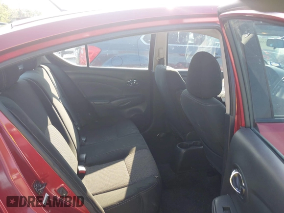 2019 Nissan Versa SV z VIN 3N1CN7AP6KL869696, wystawiony jako IAAI lot #42404842 z przebiegiem 103 338 mil mil oraz . Historia ofert i sprzedaży dostępna na DreamBid. Obrazek 8.